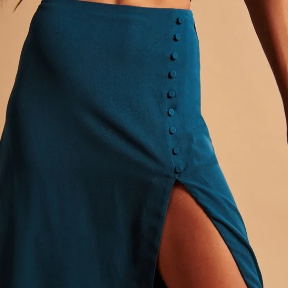 Abercrombie Delicate Button Midi Skirt - Picture 3 of 6